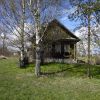 Крепкий бревенчатый дом в жилом селе, на берегу небольшой речки, 260 км от МКАД