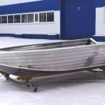 Купить лодку (катер)  Неман-400 в наличии